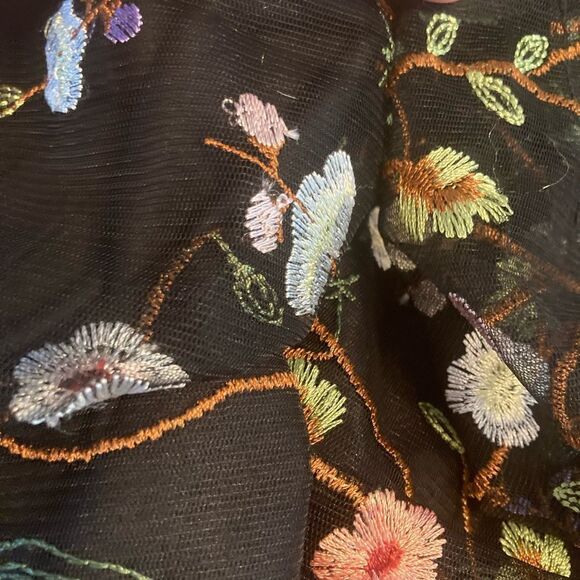Stunning skirt Sheer black netting w/ floral embroidery over solid black lining - Picture 9 of 11